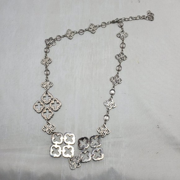 Bijou Clover Link Silver Necklace - Picture 8 of 9
